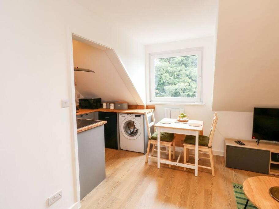 Cozy Seaside Hideaway With Free Parking Apartamento *