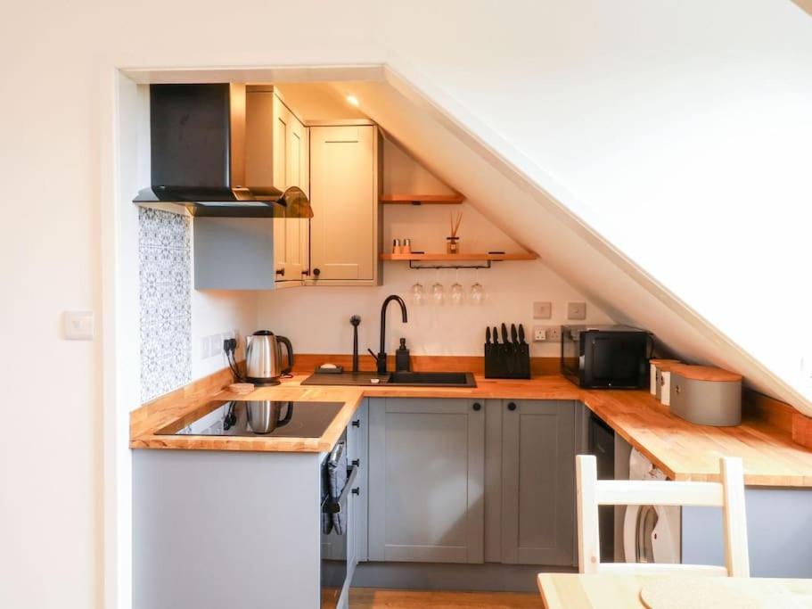 Apartamento Cozy Seaside Hideaway With Free Parking *